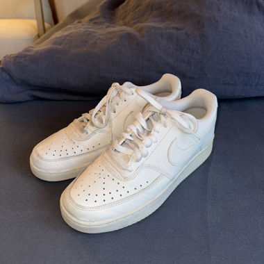 White Nike Court Vision Low Damen-Sneaker