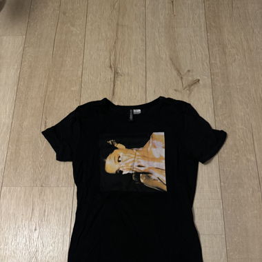 ariana grande t-shirt