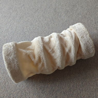 Cuscino a tubo in peluche per gatto