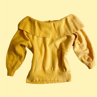 Pull en laine jaune épaules dénudées