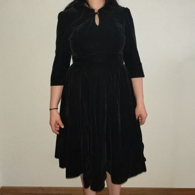 Robe en velours verte de Hearts & Roses