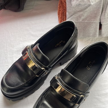 Schwarze Loafers