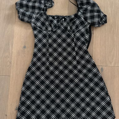 Robe noire à carreaux taille 36