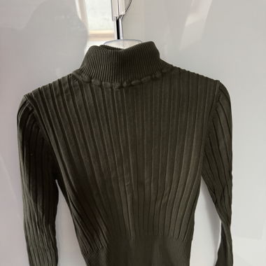 Zara Langarm Strickpullover olivgrün