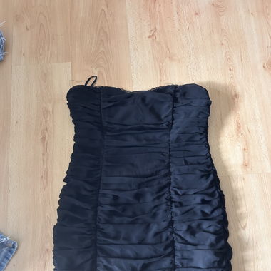 schwarzes kurzes kleid