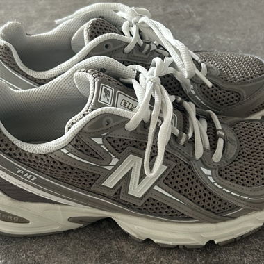 New Balance 740 Sneakers