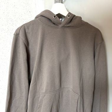 Beigefarbener Kaputzenpullover