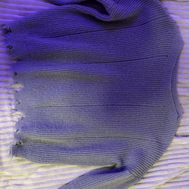 Maglione in maglia con bordi sfrangiati