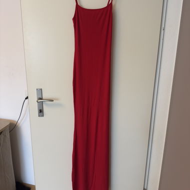 Rotes Trägerkleid