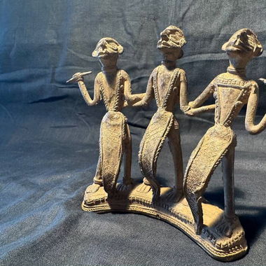 Antica scultura tribale indiana in bronzo 3 figure