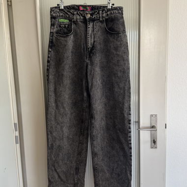 New grey Empyre jeans in washed look, size 8