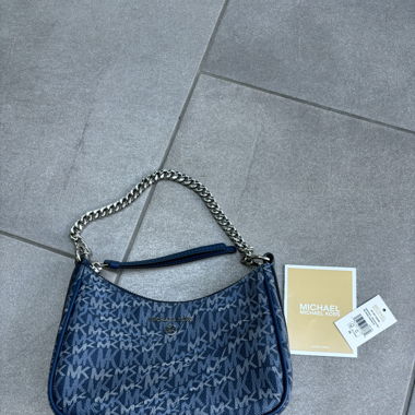 michael kors pouchette