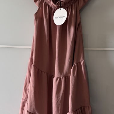 Rosa Volantkleid ärmellos