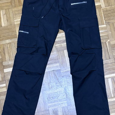 Pantaloni cargo neri con tasche con zip