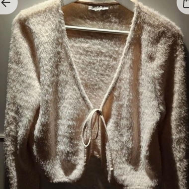 Fluffiger kurzer Cardigan
