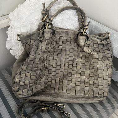 Borsa in pelle intrecciata grigia
