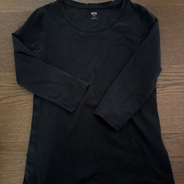 Black long-sleeve Uniqlo shirt