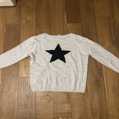 Offshoulder Pullover mit Stern
