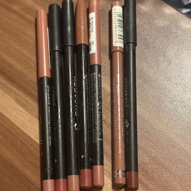 Lip pencil