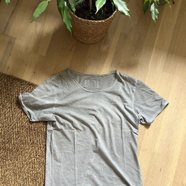 T-SHIRT - grey
