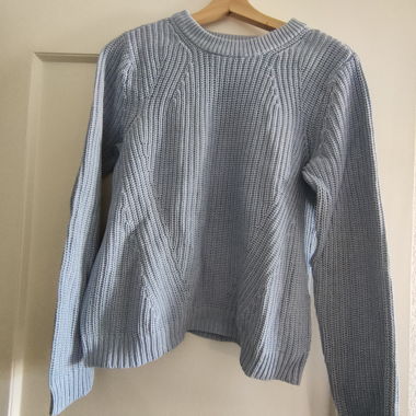 hellblauer Strickpullover
