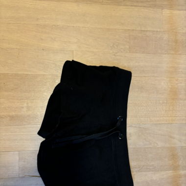 Schwarze kurze Hose