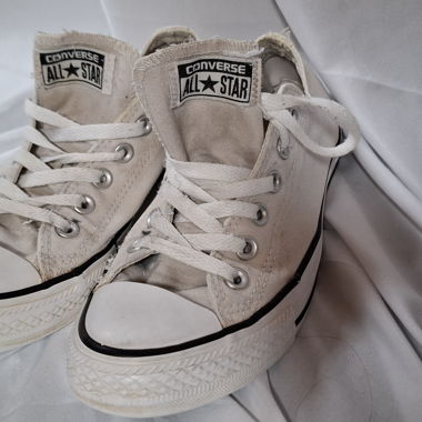 Converse weiss