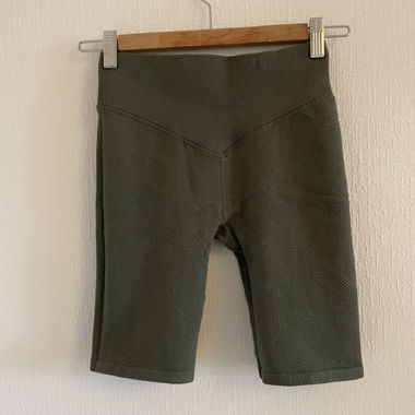 Short green leggins