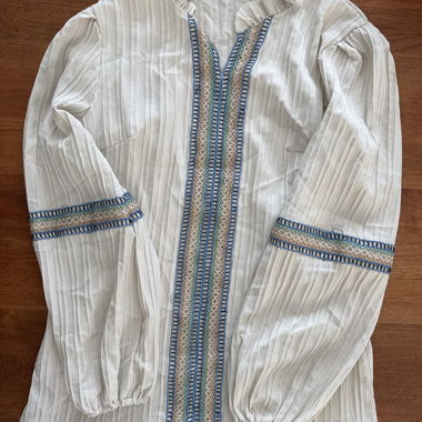 Camicia bianca con ricamo