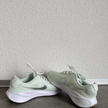 Nike Revolution 7