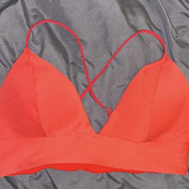 Lotto di maglie rosse, nere e militari 