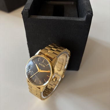 NIXON / the small kensington WATCH