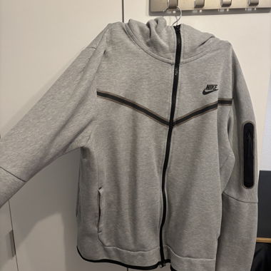Nike · Tech Fleece