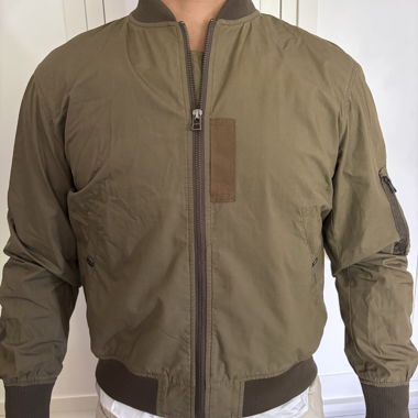 Olive Bomberjacke
