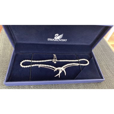 À vendre un très joli collier Swarovski 