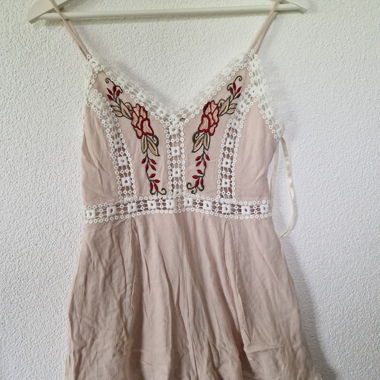 Bestickter Spitzen-Jumpsuit