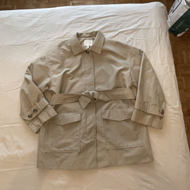 Trench beige con cintura