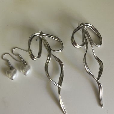 Set di orecchini color argento