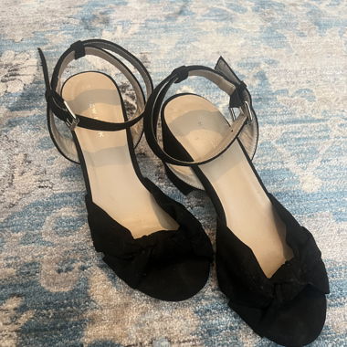 Absatzsandalen