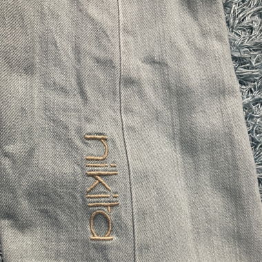 Pantalon jeans Nikita. 
