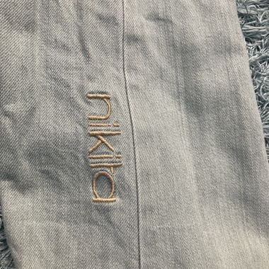 Pantalon jeans Nikita. 