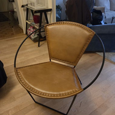 Sedia Rotonda in Pelle dal Design