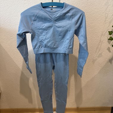 Ensemble de sport bleu clair de Peachy Passion