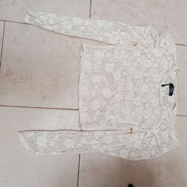 Haut en dentelle Bershka