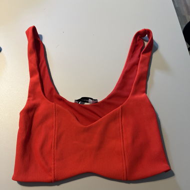 crop top rouge