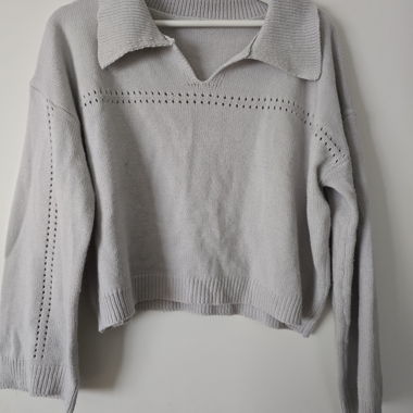 Pull en maille gris avec col