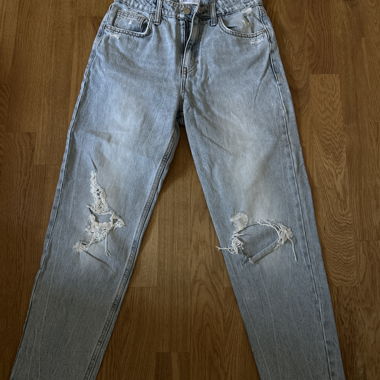 Zara helle zerrissene Jeans