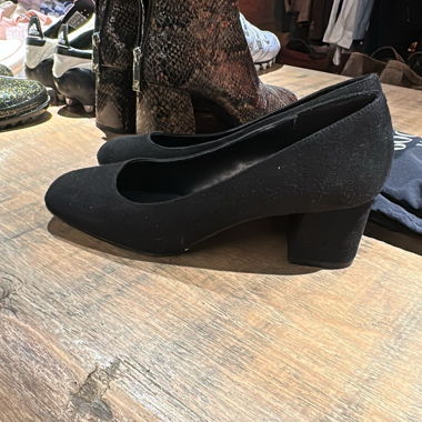 Black heeled shoes