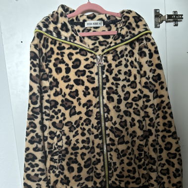 Felpa leopardata con cappuccio 
