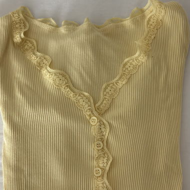 Gelbe Spitzencardigan-Bluse